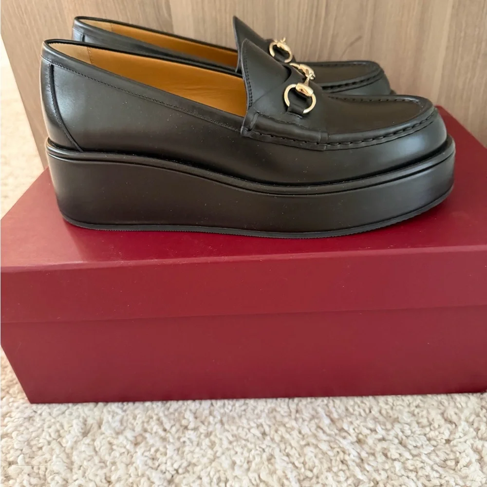 Gucci Black Platform Horsebit Loafers with Gold Hardware 38 $1250 retail - Picture 4 of 8